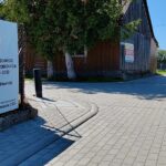 Tablica informacyjna o modernizacji ulicy Romualda Minkiewicza w Filipowie, dofinansowanej z programu rządowego