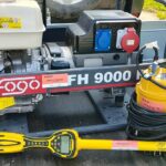Agregat prądotwórczy Fogo FH 9000, żółta pompa zatapialna i lokalizator magnetyczny SmartTRAK na przyczepie